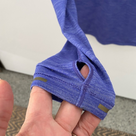 COPY - LULULEMON long sleeved zip shirt - size 4 - Picture 2 of 4